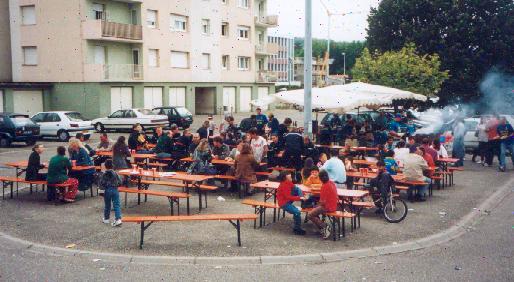 Public du barbecue de quartier