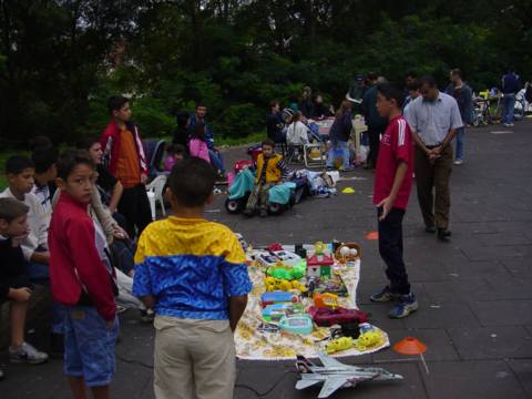 BBQ 5  2002 : march aux puces